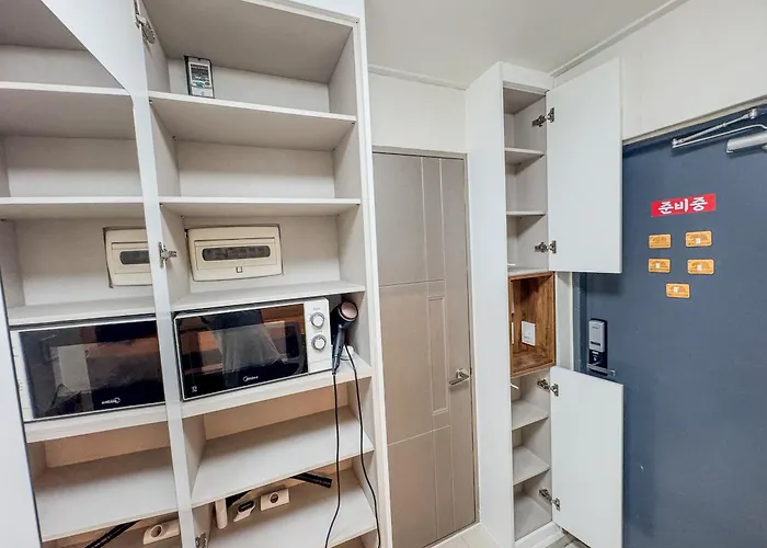 101, Atelier Seongsu Riverside Cherry Blossom Road River Airport Bus Apartment Seoul